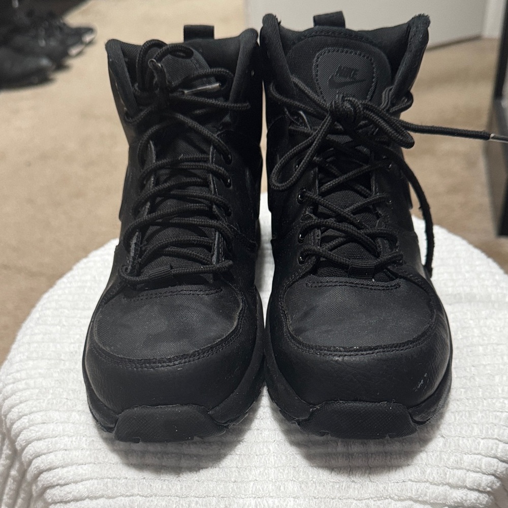 Nike Big Boy’s All-Black Boots